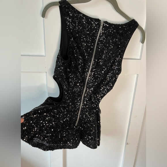Forever 21 small Women’s peplum sequins black blouse side cut outs zip back EUC - Picture 7 of 11